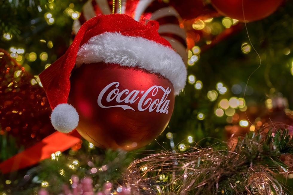 AIを使った米コカ・コーラのCMが物議 少し落ち着いてはどうか？：日経