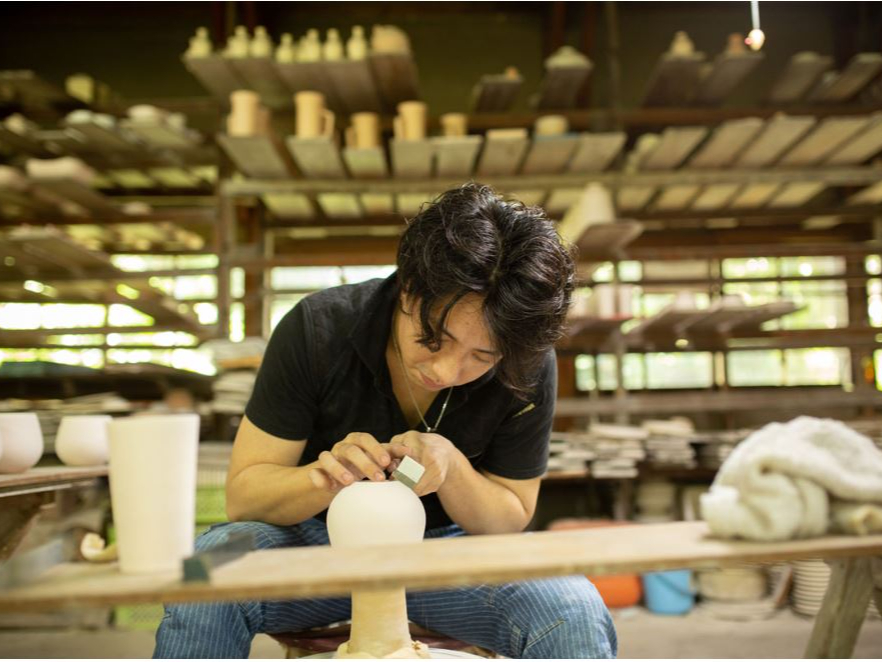 みかわち焼＊ 400年続く「嘉泉窯」で三川内焼絵付け体験