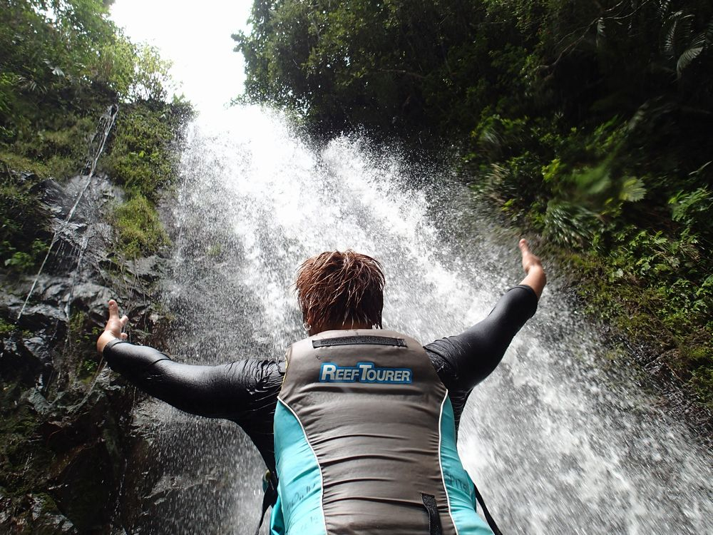 沖縄やんばる「ター滝」でガイド貸切1組プライベートツアー【7-9月平日