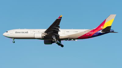 HL7793 - Airbus A330-323 - Asiana Airlines - Flightradar24
