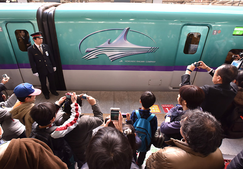 北海道新幹線：新青森―新函館北斗が開業 [写真特集37/34] | 毎日新聞