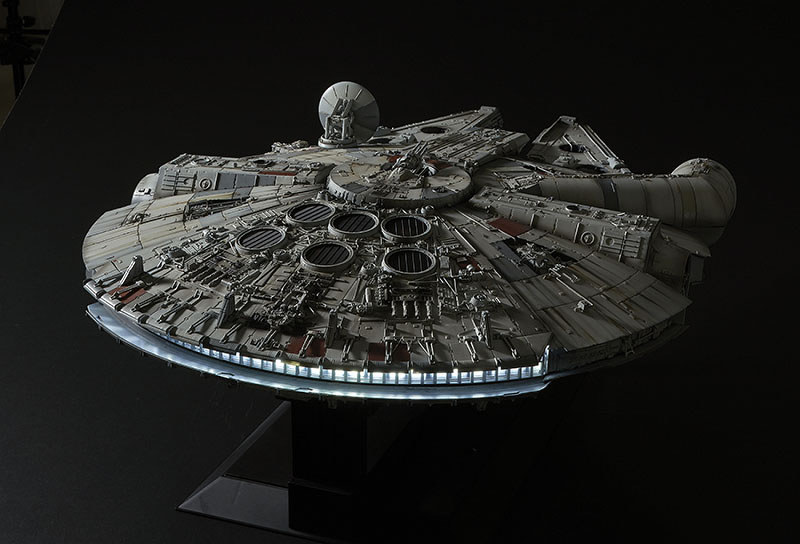 スター・ウォーズ：48cmファルコン号 プラモデル発売 | 毎日新聞
