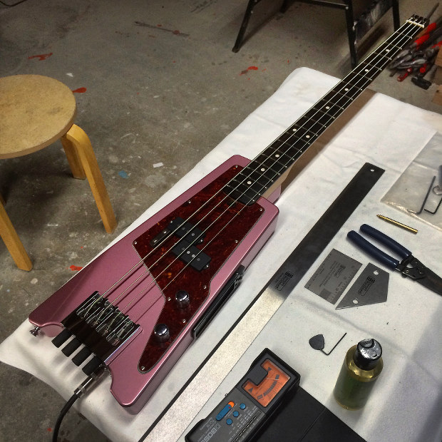 手作りギター：ダサかっこいい「1CHi」にプロも注目 | 毎日新聞