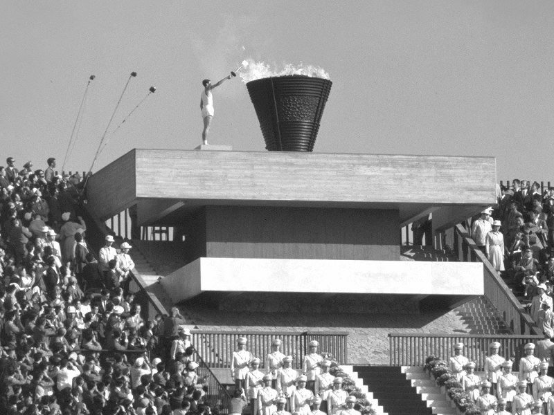 東京五輪聖火リレー：（毎日レガシーフォト アーカイブ） [写真特集42