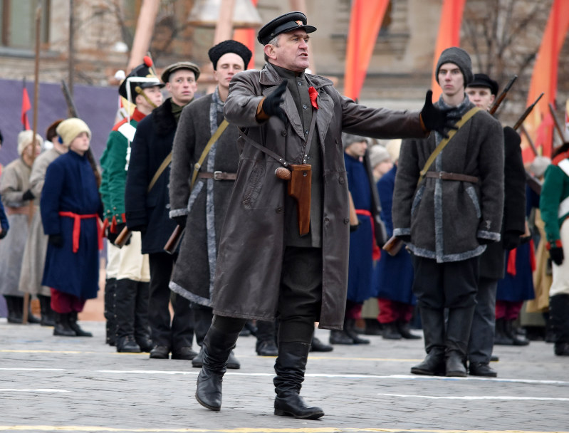 ロシア革命100年：祝典行事は開かず 内戦再現の寸劇 | 毎日新聞