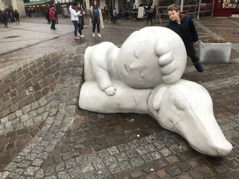 欧州ニュースアラカルト：トヨタ寄贈の「フランダースの犬」記念碑は