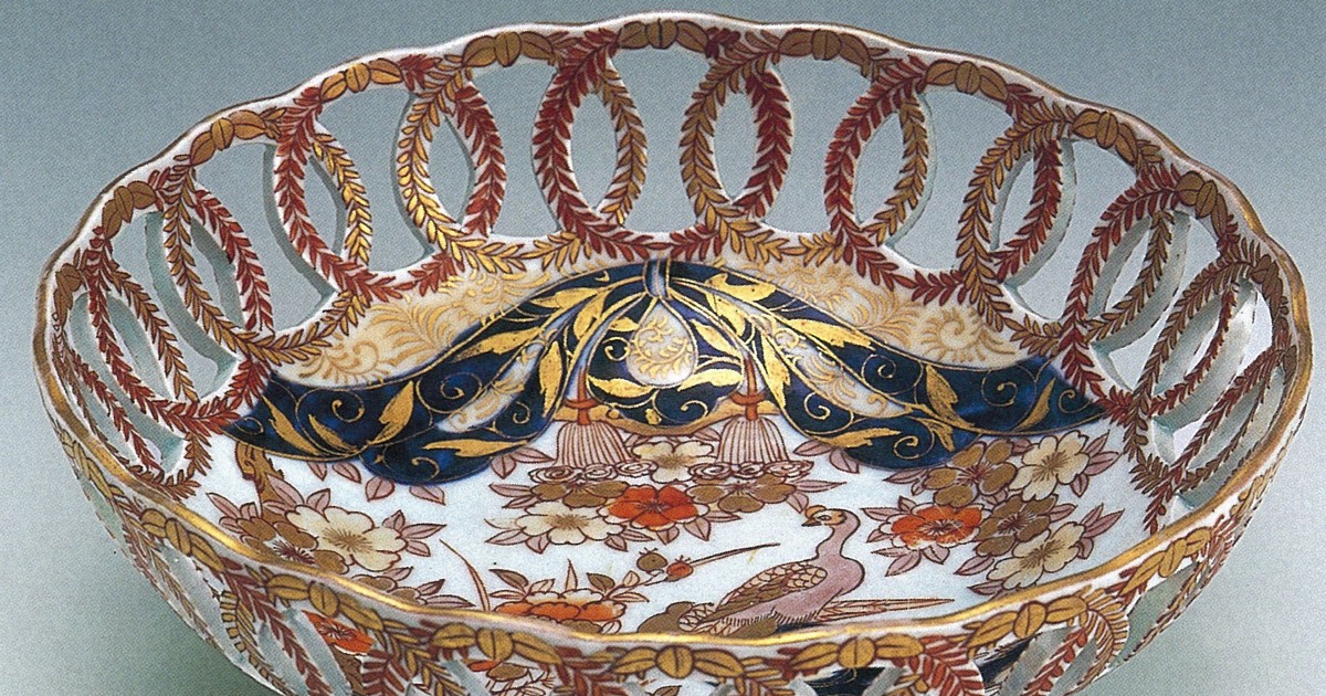 日本とドイツをつなぐ2枚の皿 伊万里焼がたどった数百年の旅 | 毎日新聞