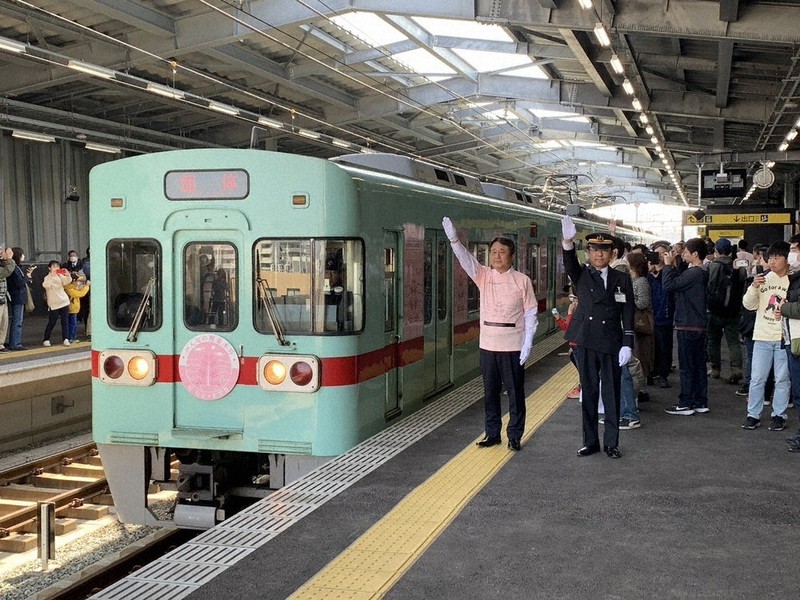 桜並木駅」が開業 西鉄大牟田線、14年ぶり新駅 ラッピング列車運行