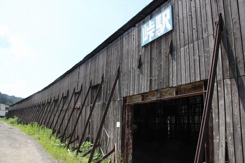 東北のりもの珍百景：山形・米沢 JR奥羽本線・板谷峠 駅守る