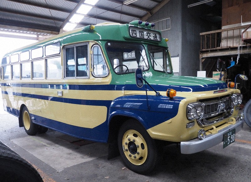 レトロの宝庫・昭和100年／3 ボンネットバス（徳島・三好） 地元見守る