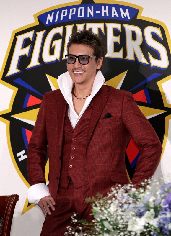 日本ハムファン、新庄剛志監督を歓迎 「ファンを喜ばせる野球を