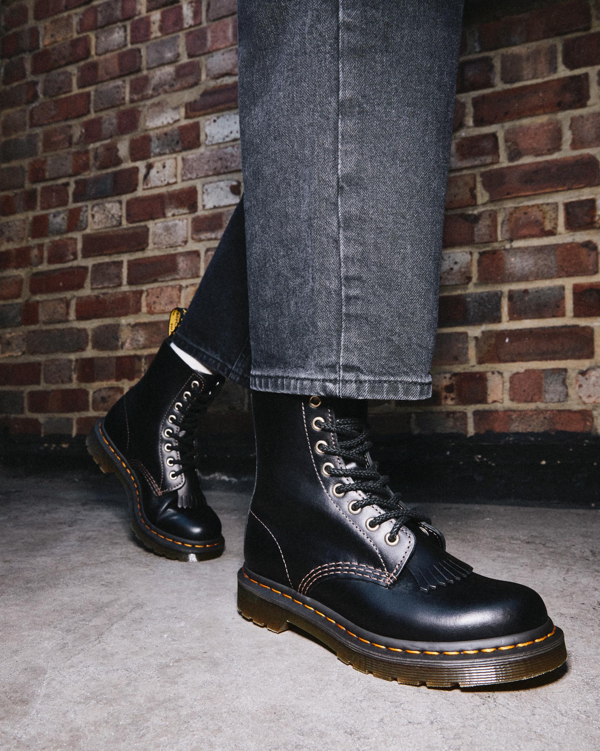 1460 Pascal Women's Abruzzo Leather Boots in Black | Dr. Martens