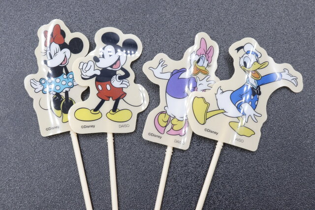 ダイソーなら1本約27円だよ～！ディズニーグッズなのにお得感たっぷり