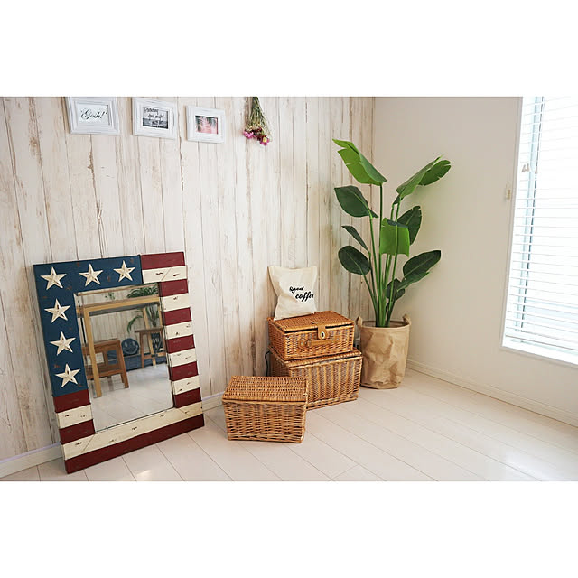 バツグンの存在カン！シーンは一気にアメリカン♪星条旗のウォール