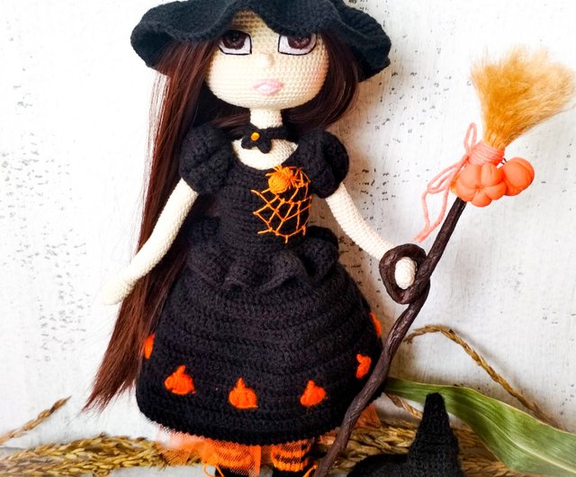 ベラルーシ 手作りの小さな魔女人形。やわらかい魔女人形ハロウィン