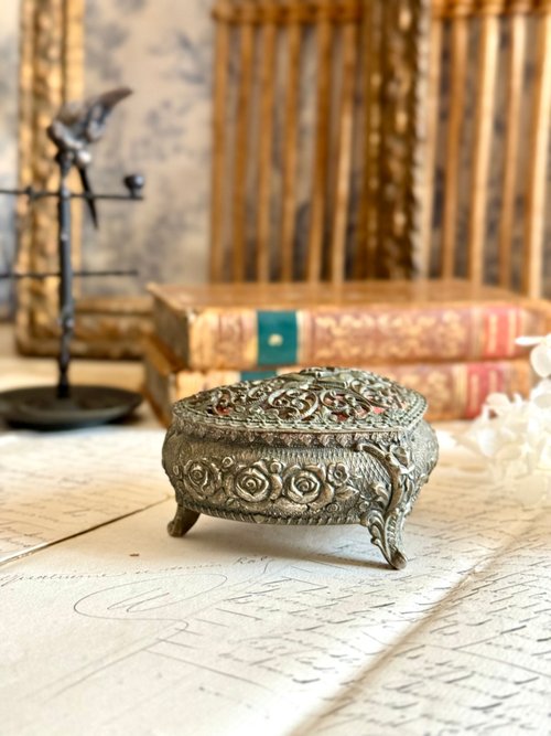 台湾 40366-ゴージャスなフランスアンティーク花柄エンボスハート型