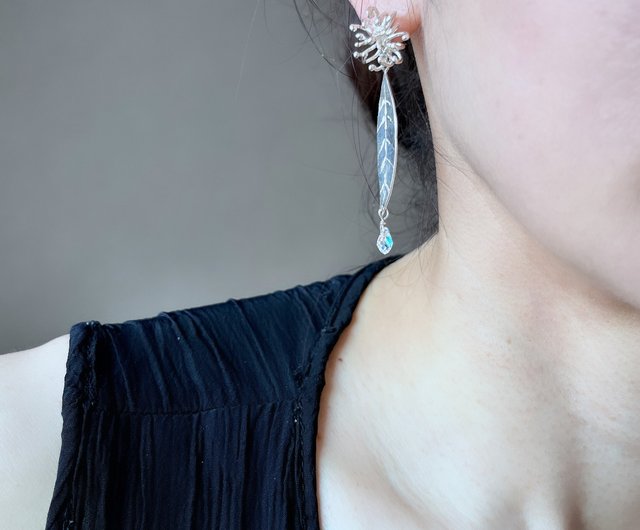 送料無料】ボタニカルリーフピアス シルバー925 スワロフスキーピアス