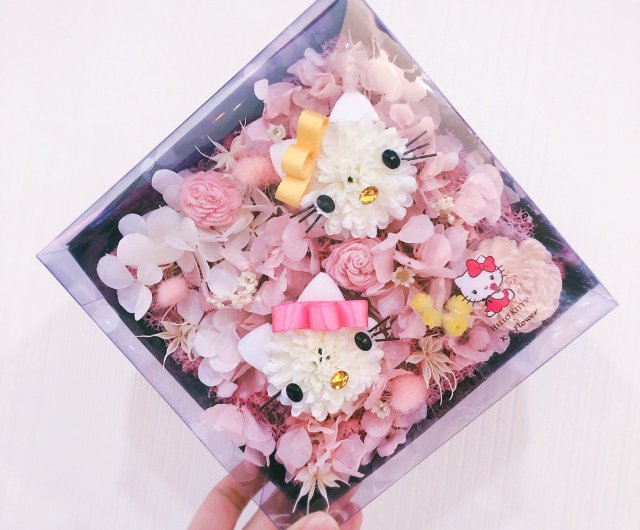 台湾 ハローキティとミミープリザーブドフラワーボックス K·A·Flower