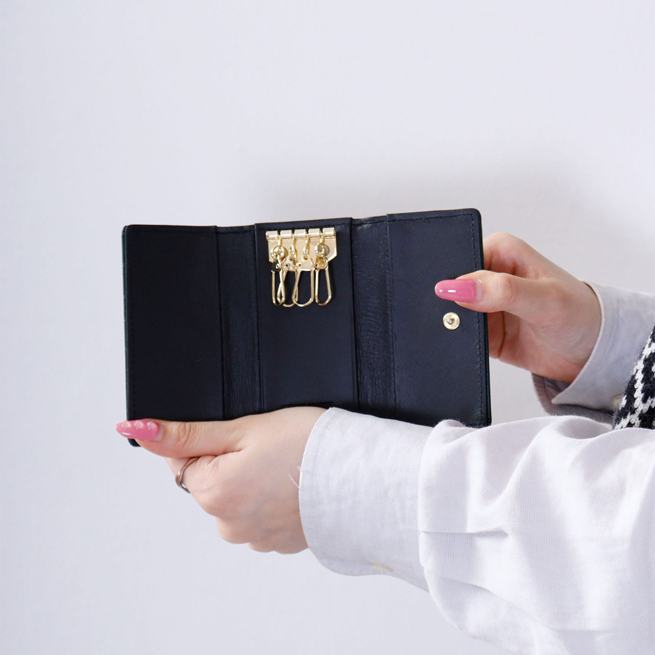 CROCODILE EMBOSS キーケース｜小物｜CECIL McBEE(セシルマクビー