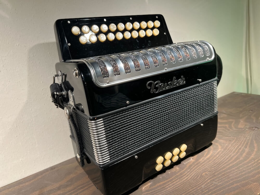 ケルトの笛屋さん | 商品詳細 | [中古楽器] ボタン式アコーディオン C