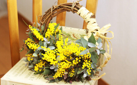 フレッシュ ミモザとユーカリのハーフムーンリース M【ハンドメイド