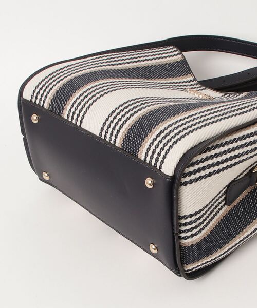 NICOLETTE Small Girlfriend Satchel サッチェル | GUESS(ゲス) JAPAN