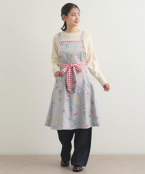 ポピー メドウ柄 エプロン（エプロン）｜LAURA ASHLEY（ローラ