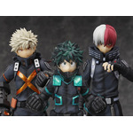 映画「ヒロアカ」新コスチューム“ステルススーツ”姿の緑谷出久、爆豪