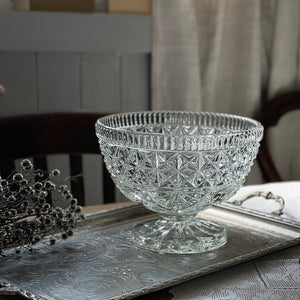 足つきデザインの大きなガラスボウル（直径24cm） イギリス