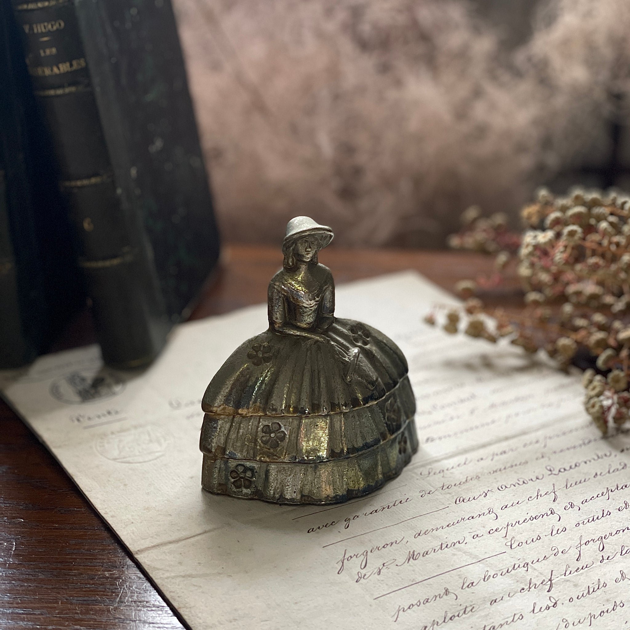 真鍮の貴婦人ハンドルベル（呼び鈴）高さ9.5cm イギリスアンティーク