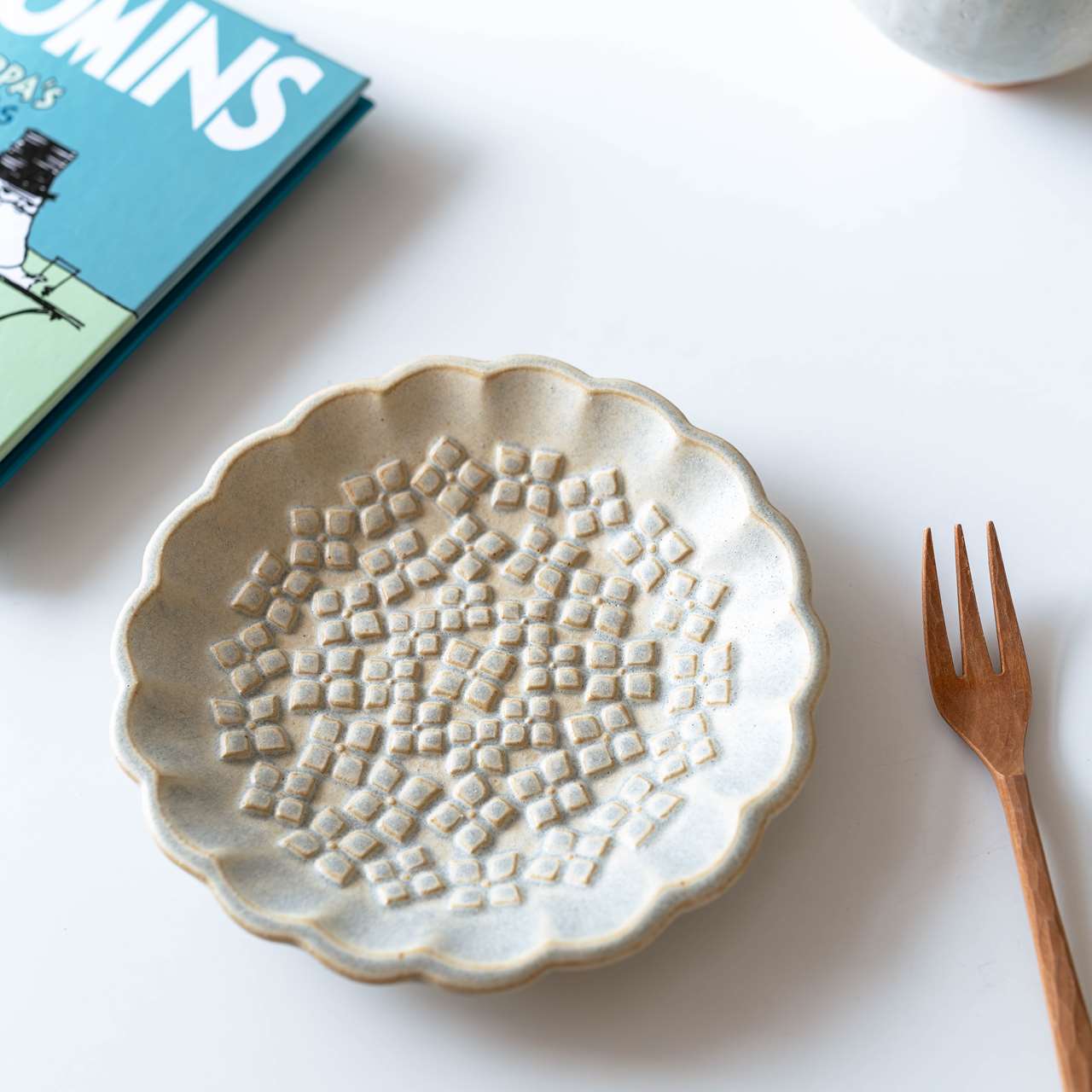 よしざわ窯｜秋色あじさいのお皿 フロストグリーン COMFOTA 北欧雑貨店