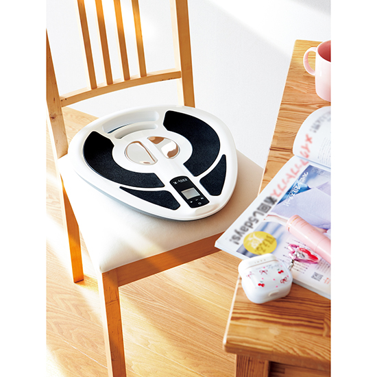 Easy-k]骨盤底筋EMSマシン (フリーサイズのスパッツ付き) | KOBUNSHA