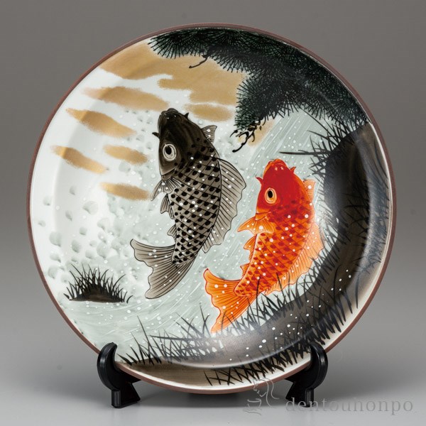 送料無料】 飾皿 鯉の滝登り 10号 皿立付 / 退職祝い 定年 置物 飾皿