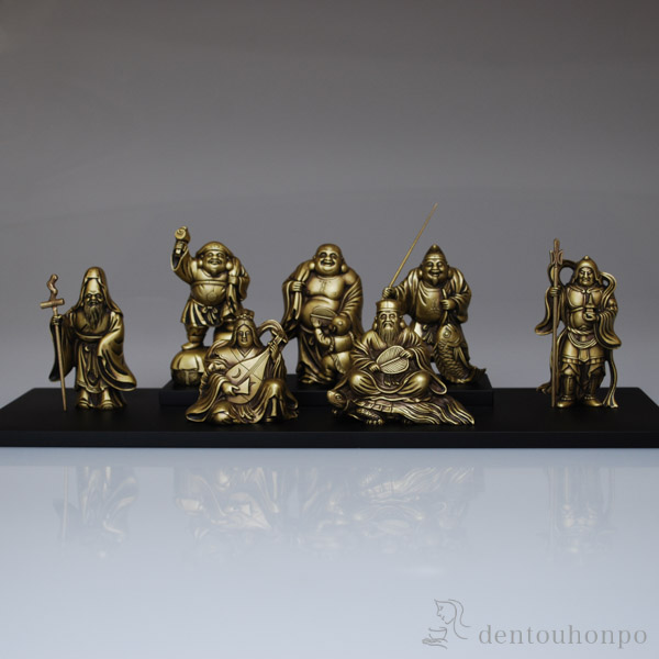 送料無料】 七福神 シルキーゴールド 7種セット 専用木台付 / 恵比寿