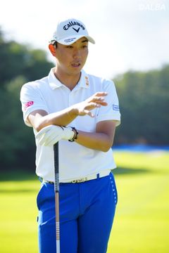 男子ツアーの会場で“白く輝く”新シャフトを発見 石川遼は大絶賛「今