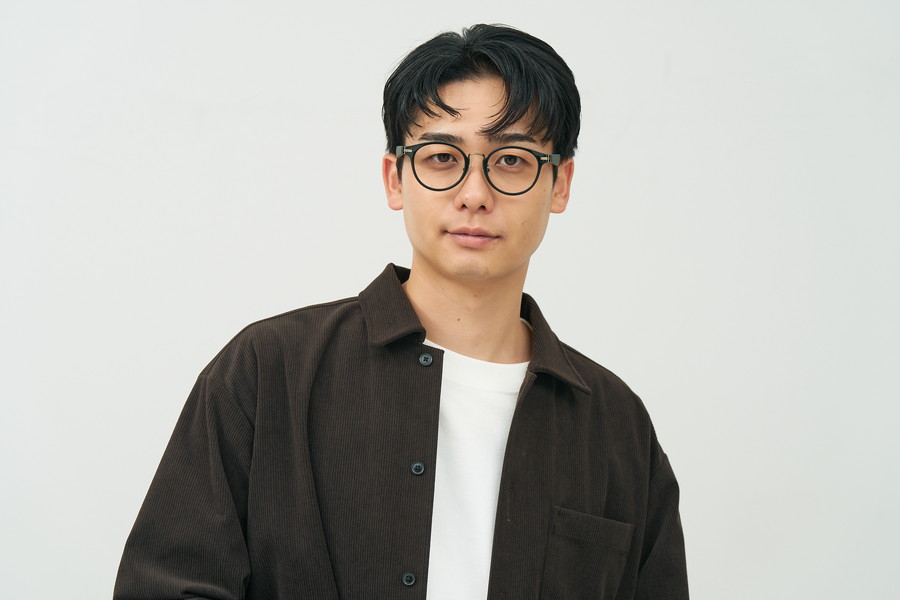 ラバーテンプルが特徴のボストン型メガネ[中顔面短縮みえメガネ