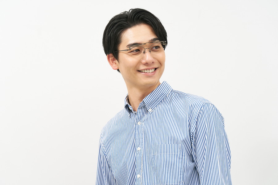 顔馴染み良い、ボストン型FLIP UP(跳ね上げ式)メガネ（ZF242014-64F1