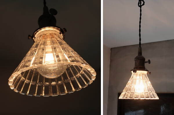 アンティーク調のガラスシェードに反射する灯りが美しいガラスシェード