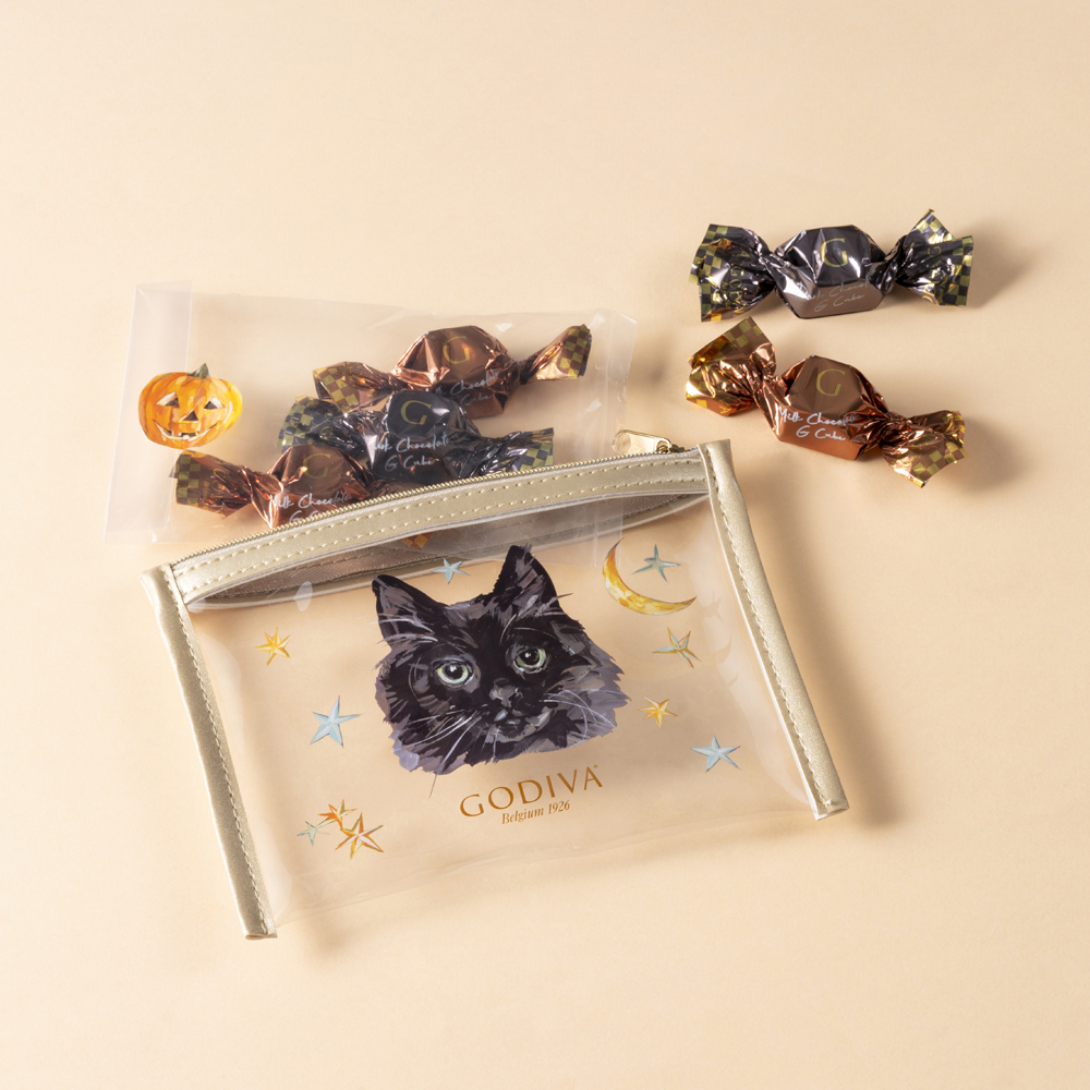 黒猫になったハローキティのぬいぐるみチャーム付きセットも