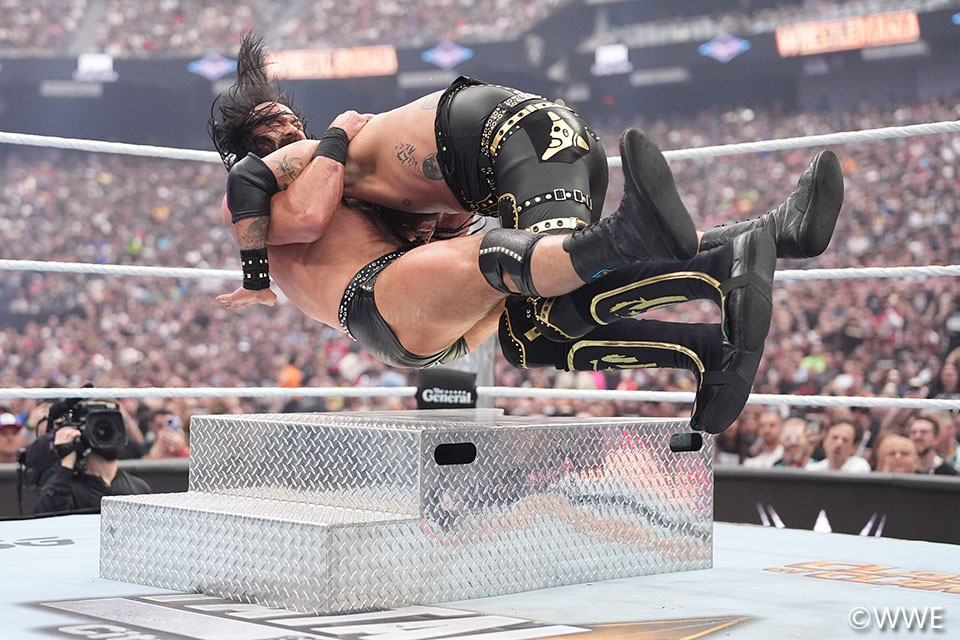 4/21【WWE】マッキンタイアが死闘ストリートファイト戦制してダミアン