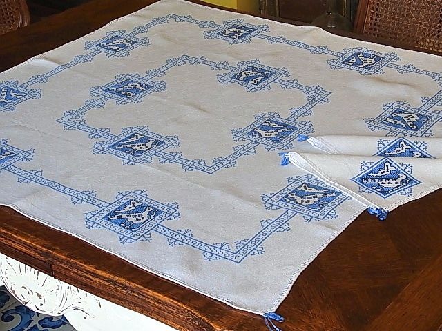 青いプント・アッシジのテーブルクロス&テーブルナプキンセット2枚