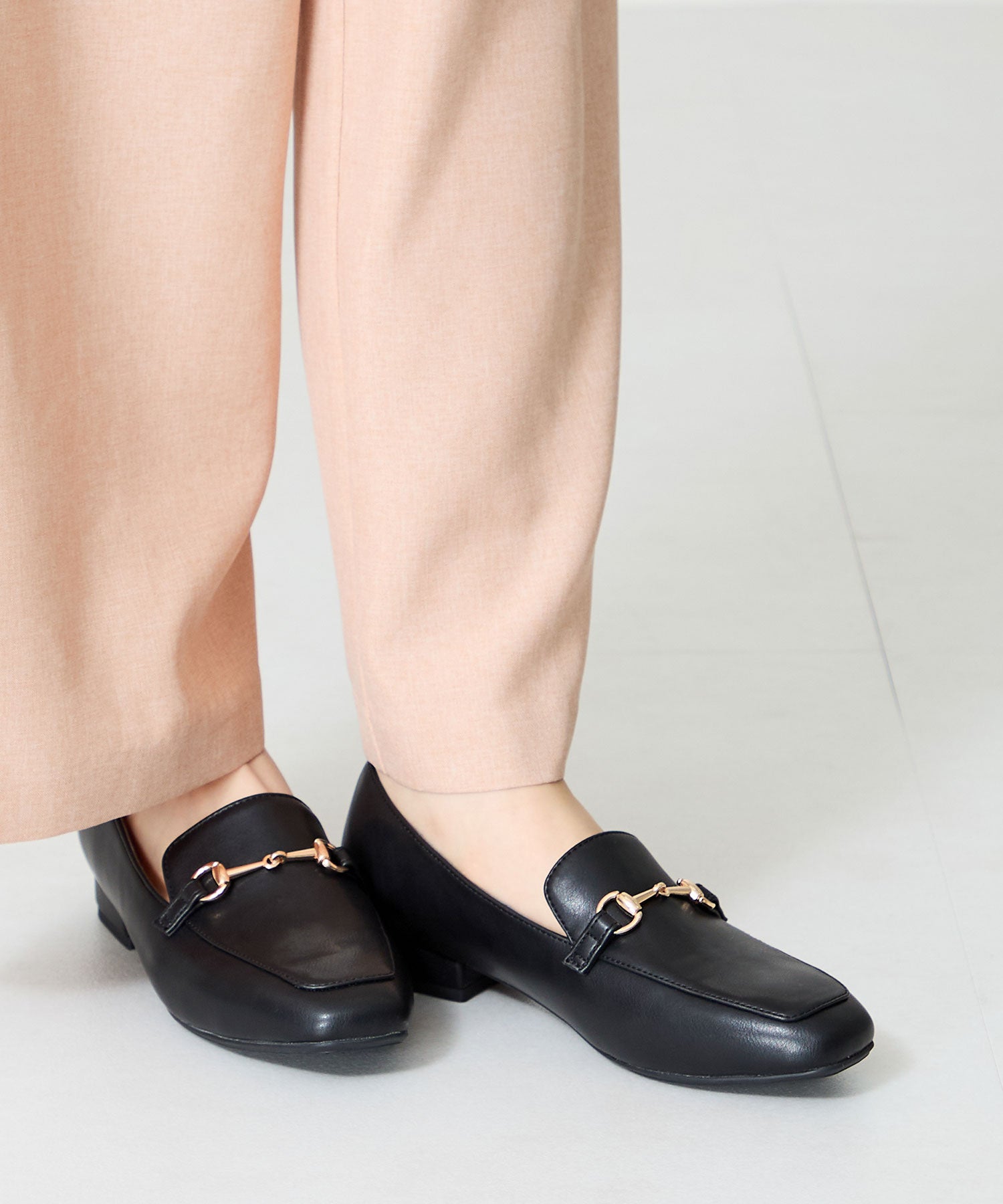 跳べるパンプス】PEANUTSデザインビットモチーフローファー/跳べる