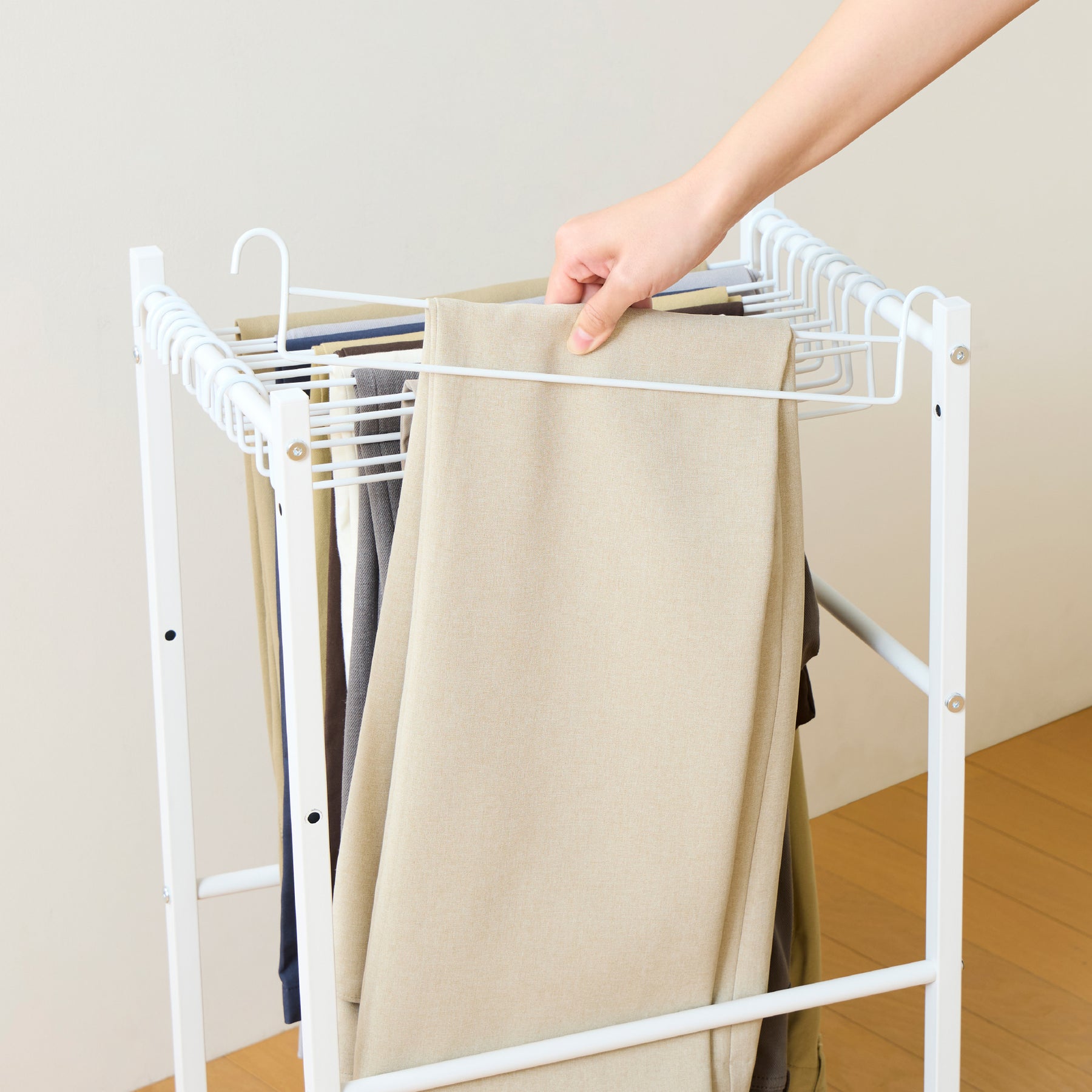 スラックスハンガー用追加ハンガー 4本入 BHS-23TH｜平安伸銅工業