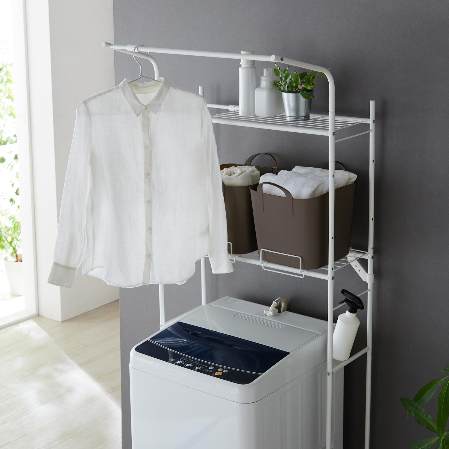 伸縮ランドリーラック バスケット台付き マットホワイト 幅61～82cm