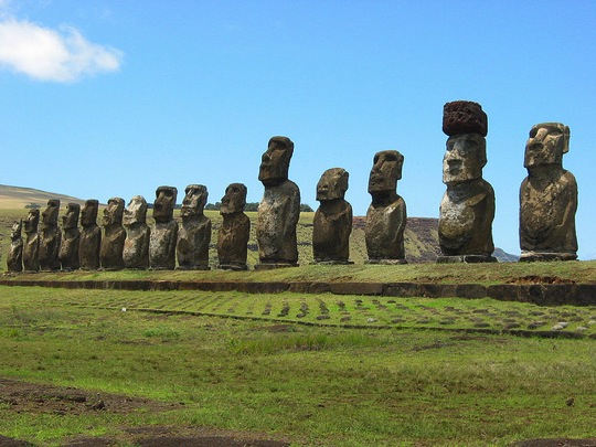 絶景Q】No.117 謎があふれる南太平洋の孤島の石像彫刻！チリ