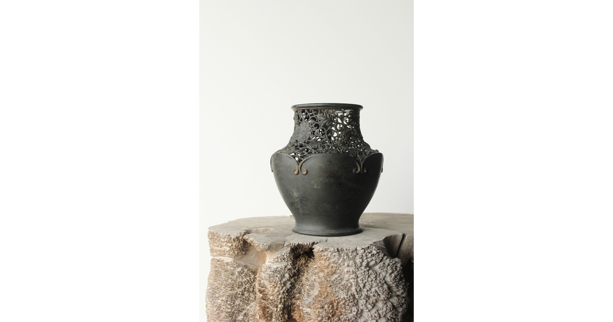 原田峯雲 菊唐草透かし銅花瓶 M349｜骨董店 のびる 古美術 骨董 和風