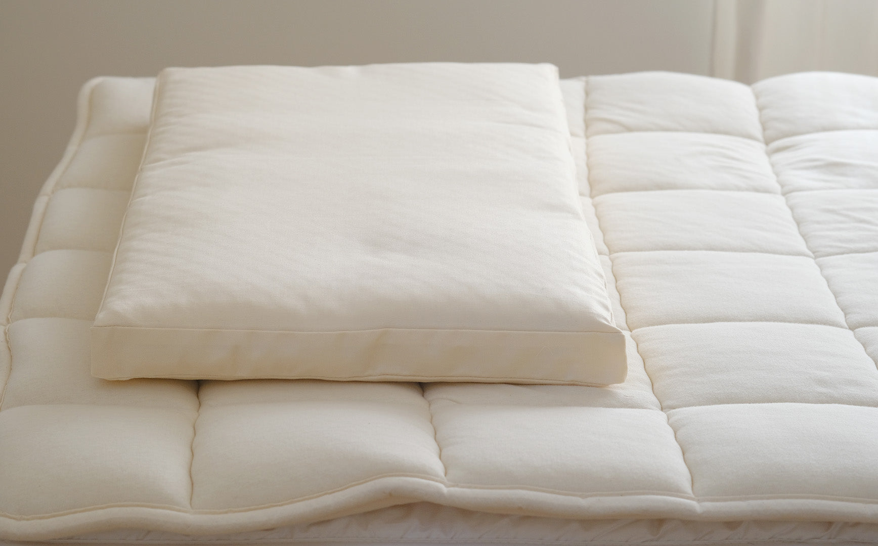 羽毛布団など布団(ふとん)の専門店 【天然素材！】ISHITAYA ピュア