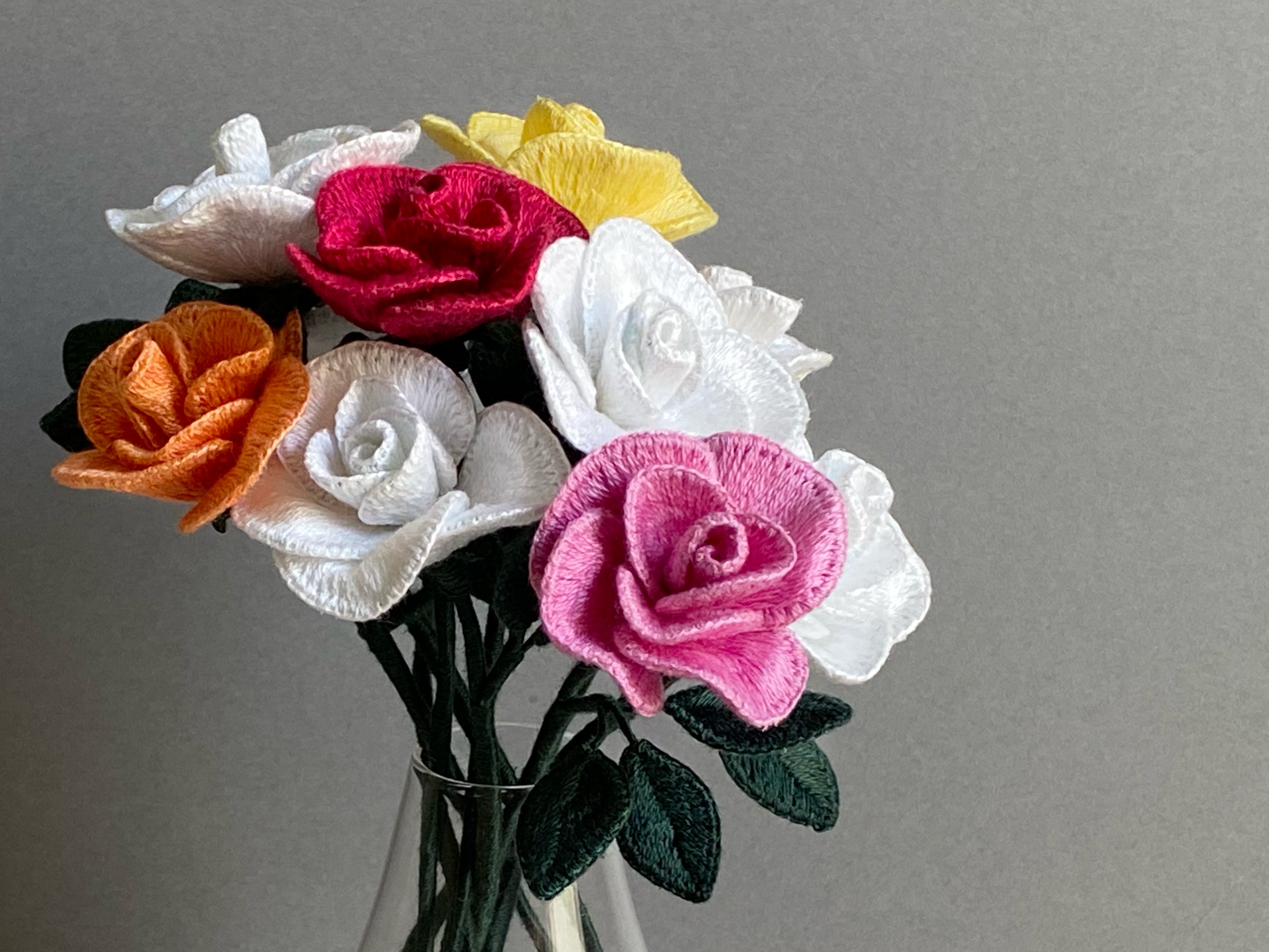 コースレッスン】立体刺繍でつくる、バラの刺繍講座 | FANTIST