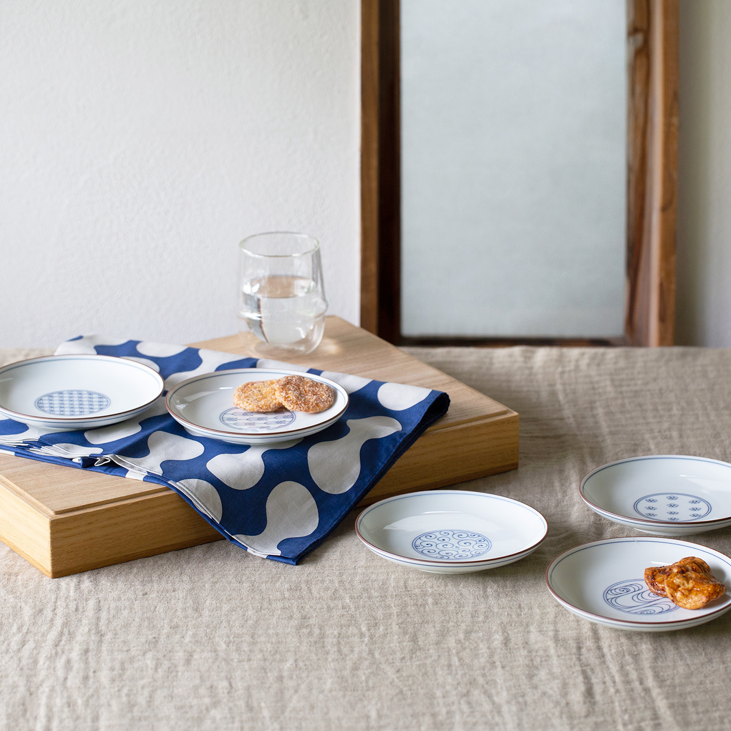 高山｜梅鉢文 5寸皿｜西海陶器 | SAIKAI B-SHOP｜西海陶器｜波佐見焼の