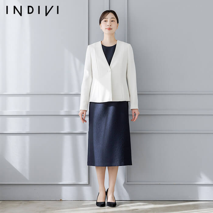 シャープなⅤカットの洗練ジャケット 9号・オフホワイト｜東京